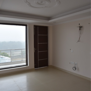 Room in 3 BHK Builder Floor at Sector 21 – for Rent