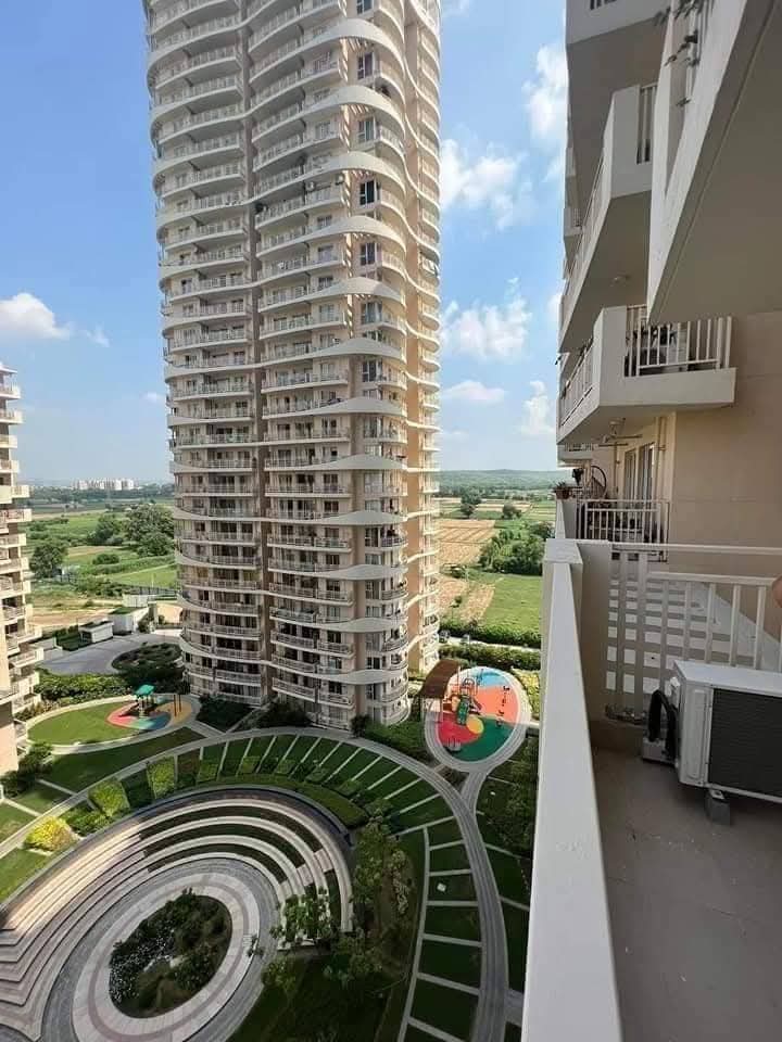 3 BHK + Servant Room Apartment For Sale in M3M Marina