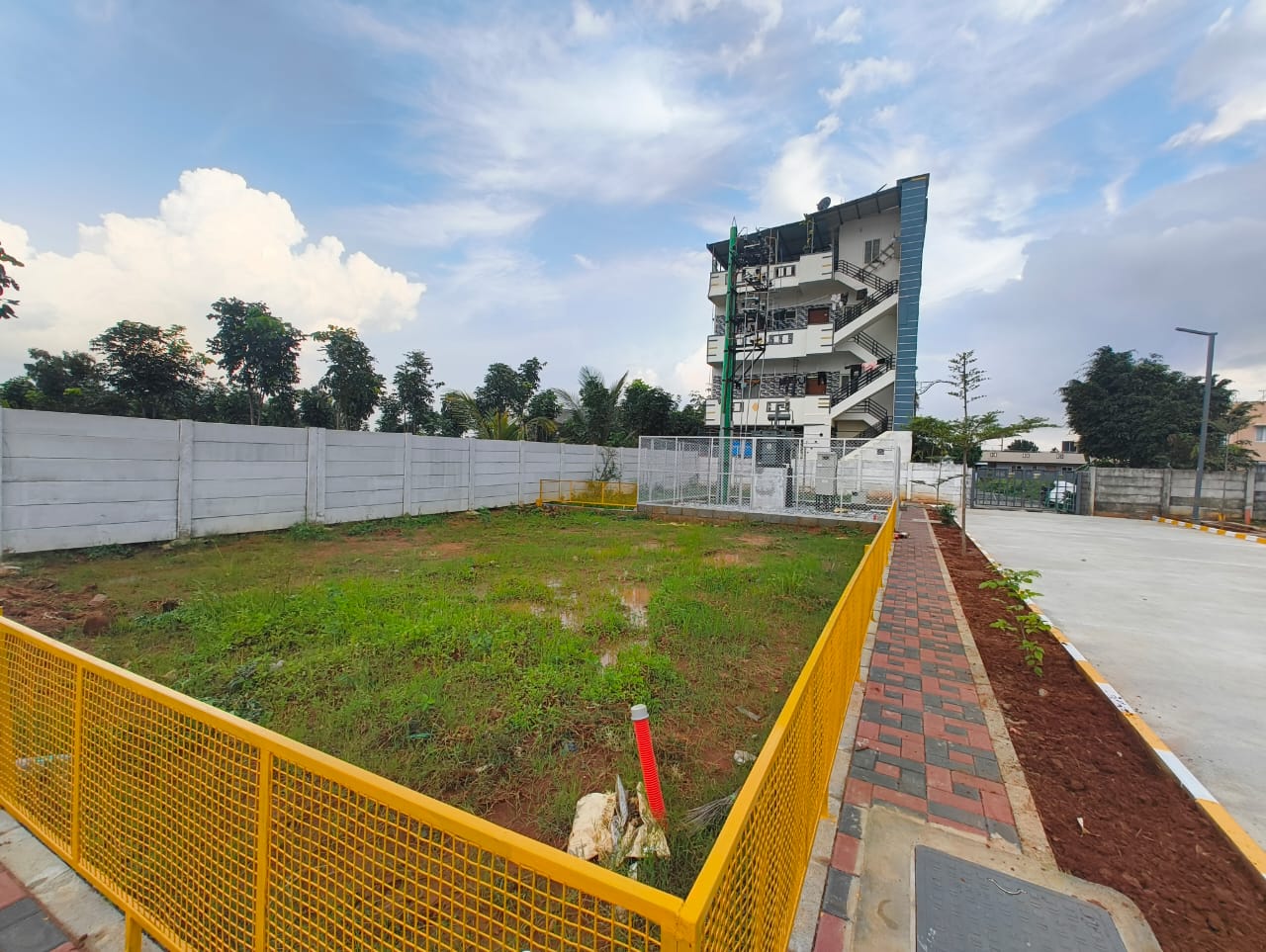 Plot For Sale in Kpn Villa 