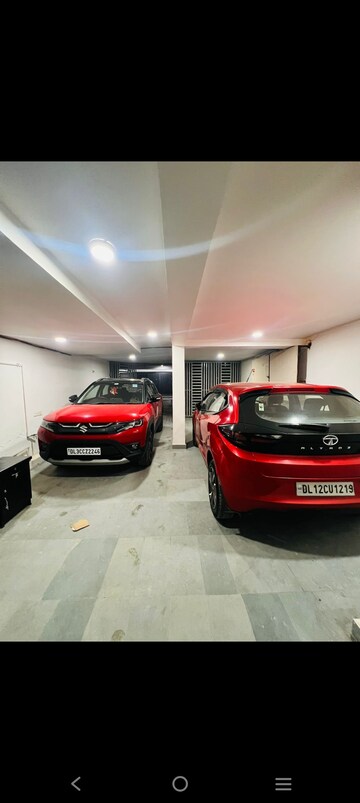 Parking in 2 BHK Builder Floor at Saket – for Rent