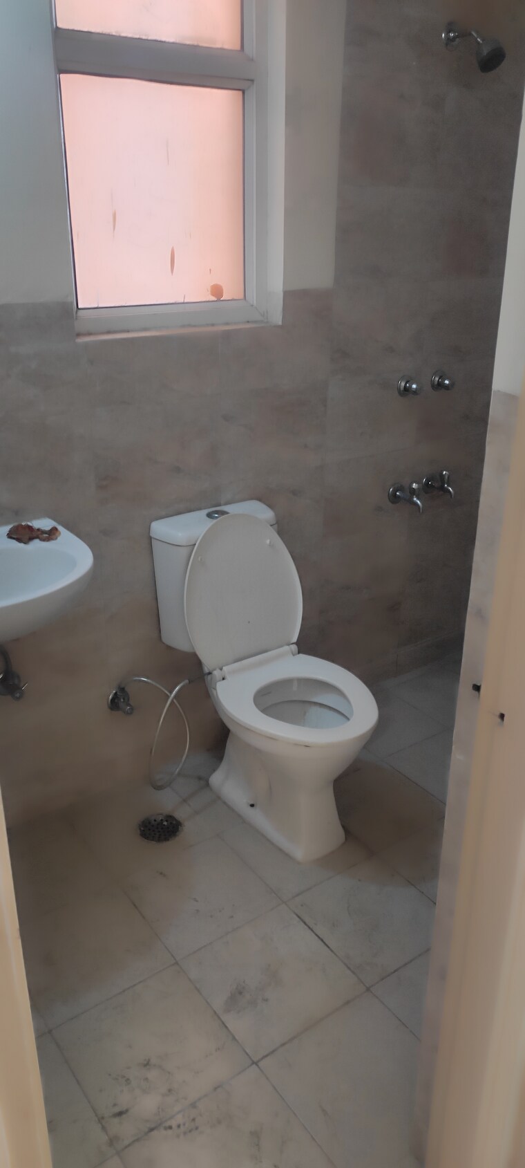 Bathroom, wave-dream-homes 2 Bedroom 840 Sq.Ft. Apartment In Wave City Ghaziabad 9218021