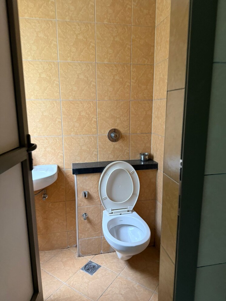 Bathroom, sobha-morzaria-grandeur 3 Bedroom 2251 Sq.Ft. Apartment In Bannerghatta Road Bangalore 9218025