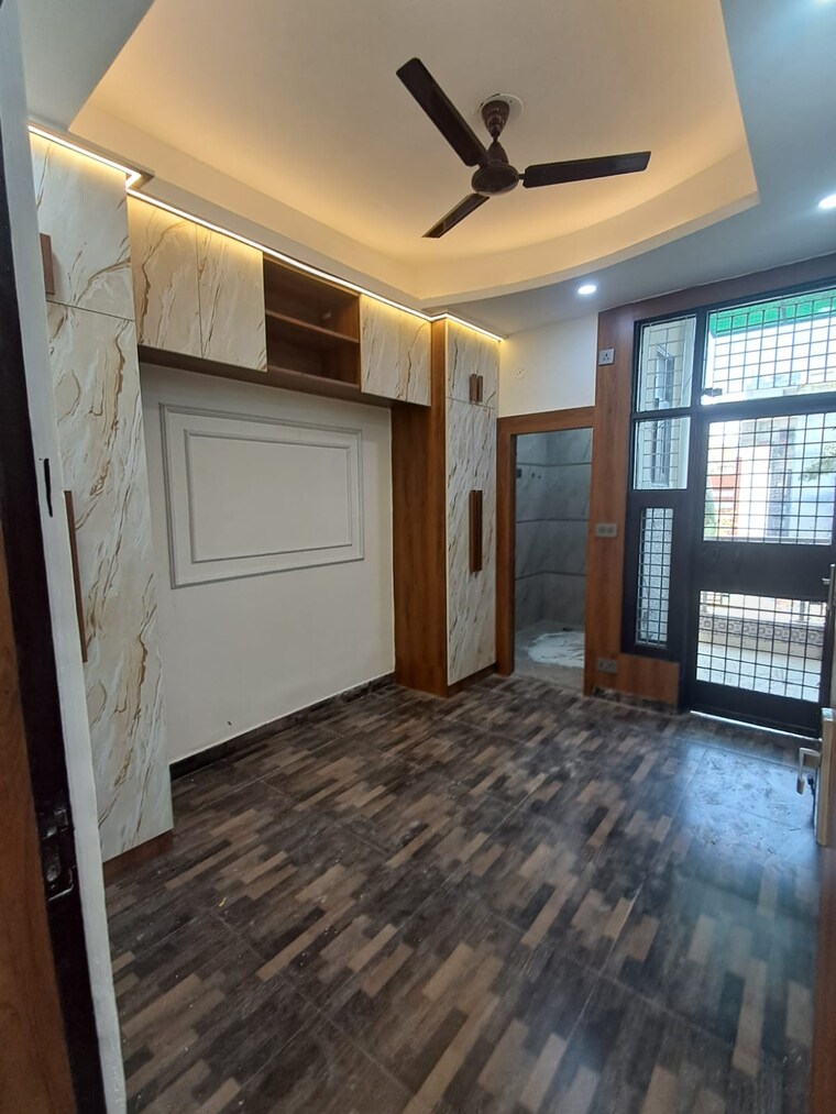 Room, tri nagar 4 Bedroom 1500 Sq.Ft. Builder Floor In Tri Nagar Delhi 9218047