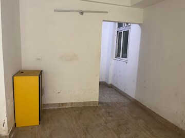 Room in 3 BHK Apartment at Supertech Czar Suites, Omicron I Greater Noida – for Sale