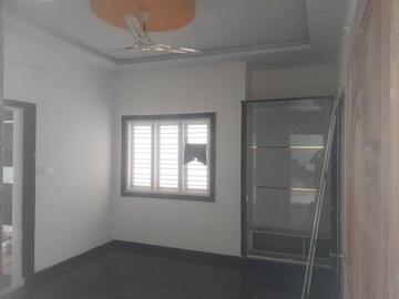 Room in 2 BHK Builder Floor at Nri Layout – for Rent