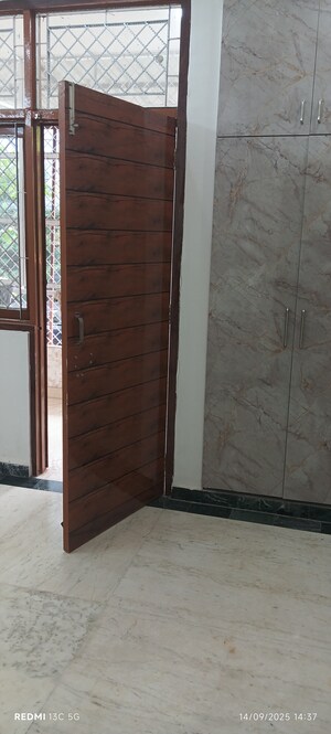 Room in 3.5 BHK Builder Floor at Shalimar Garden – for Sale