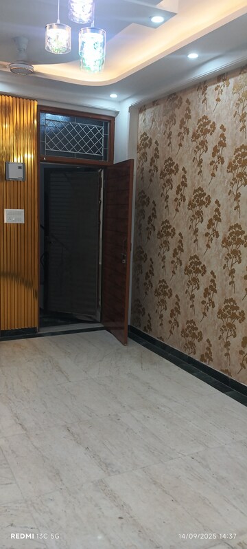 Room in 3.5 BHK Builder Floor at Shalimar Garden – for Sale