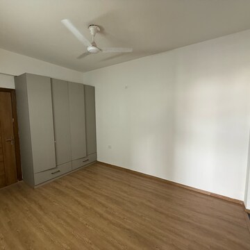 Room in 3 BHK Apartment at Tulip Yellow, Sector 69 – for Rent