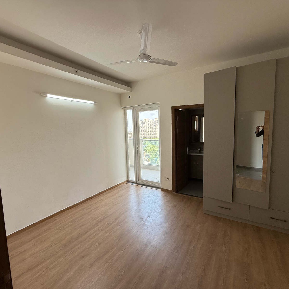 3 BHK + Extra Room 1034 Sq.Ft. Apartment in Tulip Yellow