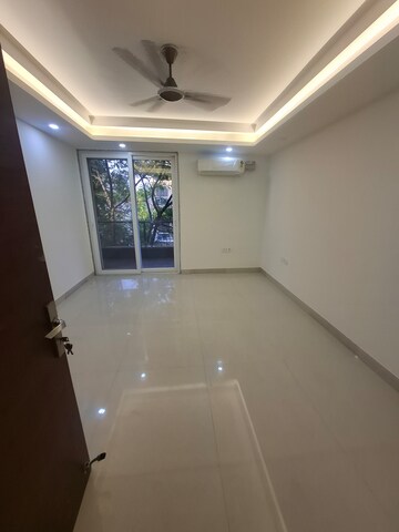 Furnished Amenities in 3 BHK Builder Floor at Kohli One Malibu Town, Sector 47 – for Rent