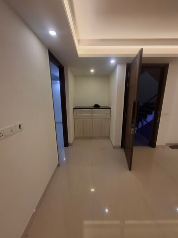 Furnished Amenities in 3 BHK Builder Floor at Kohli One Malibu Town, Sector 47 – for Rent