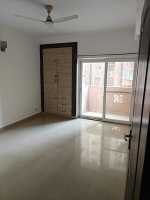 Room in 3.5 BHK Apartment at Nimbus The Hyde park, Sector 78 – for Rent