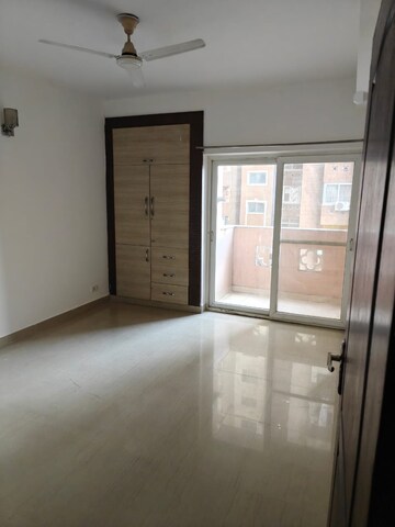 Room in 3.5 BHK Apartment at Nimbus The Hyde park, Sector 78 – for Rent
