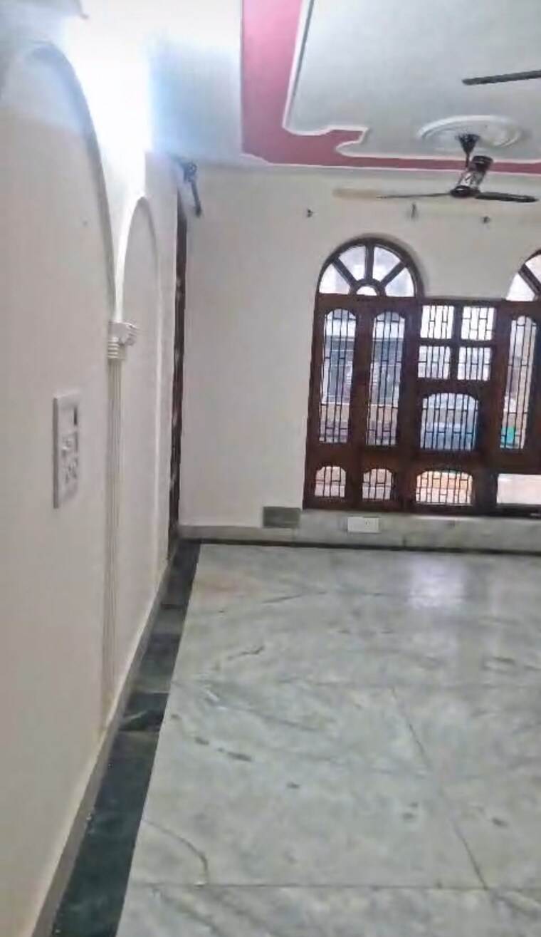 Room, sector 8 3 Bedroom 250 Sq.Yd. Independent House In Sector 8 Faridabad 9214756