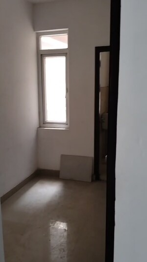 Room in 3 BHK Apartment at BPTP Park Towers, Sector 77 – for Rent