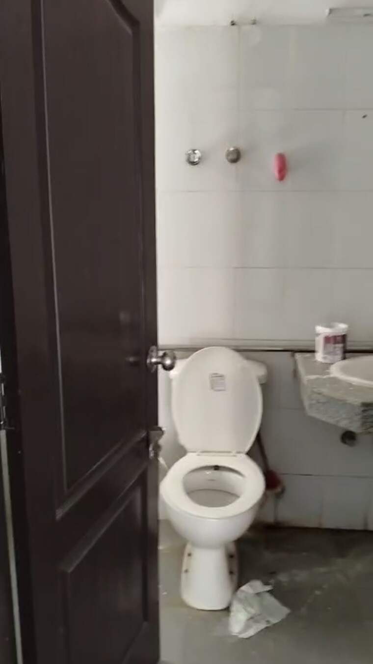 Bathroom, bptp-park-towers 3 Bedroom 250 Sq.Ft. Apartment In Sector 77 Faridabad 9218160