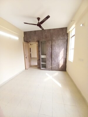 Room in 2 BHK Apartment at Ninex RMG Residency, Sector 37c – for Rent
