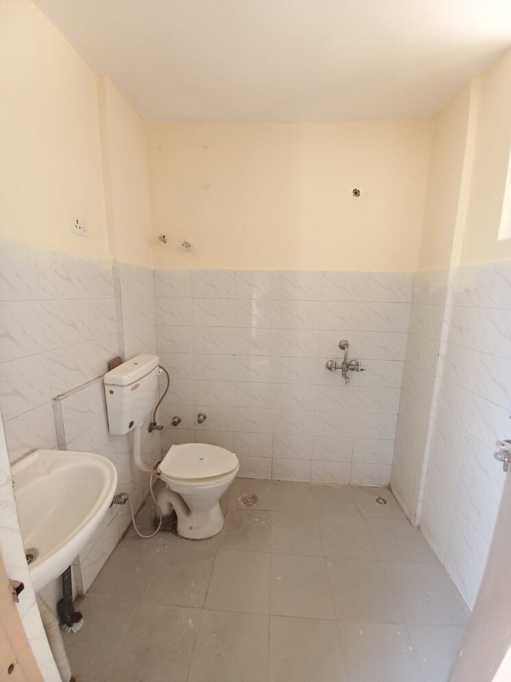 Bathroom, ninex-rmg-residency 2 Bedroom 700 Sq.Ft. Apartment In Sector 37c Gurgaon 9218159