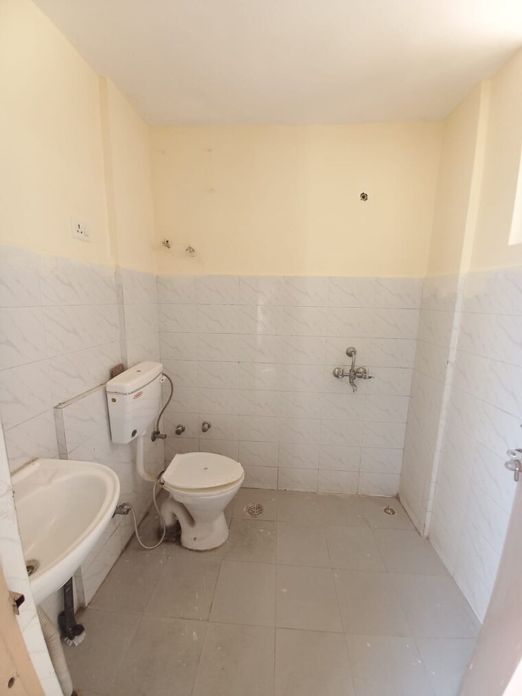 Bathroom, ninex-rmg-residency 2 Bedroom 700 Sq.Ft. Apartment In Sector 37c Gurgaon 9218159