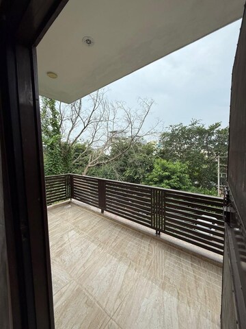 Balcony in 2 BHK Builder Floor at Ansal Royale Casa, Sector 55 – for Rent