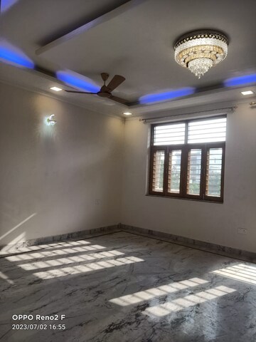 Room in 3 BHK Builder Floor at Green Fields Colony – for Rent