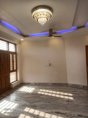 Room in 3 BHK Builder Floor at Green Fields Colony – for Rent