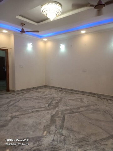 Room in 3 BHK Builder Floor at Green Fields Colony – for Rent