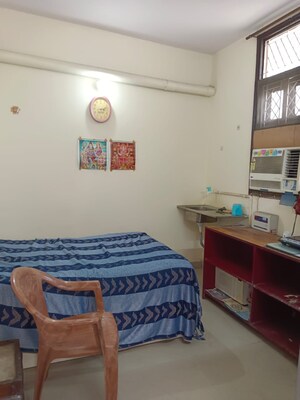 Bedroom in Studio Apartment at Lajpat Nagar 4 – for Rent