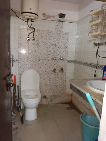 Bathroom in Studio Apartment at Lajpat Nagar 4 – for Rent