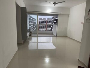 Room in 2 BHK Apartment at Mantra Montana Phase 1, Dhanori – for Rent
