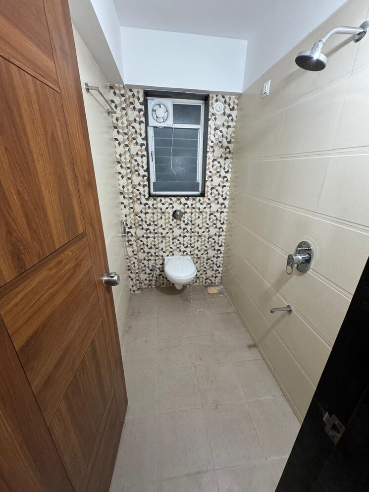 Bathroom, mantra-montana-phase-1 2 Bedroom 750 Sq.Ft. Apartment In Dhanori Pune 9218186