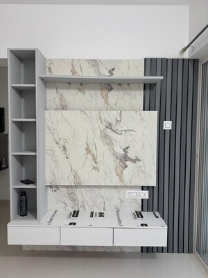 Room in 2 BHK Apartment at Mantra Montana Phase 1, Dhanori – for Rent