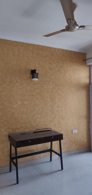 Furnished Amenities in 3.5 BHK Apartment at Amrapali Crystal Homes, Sector 76 – for Rent