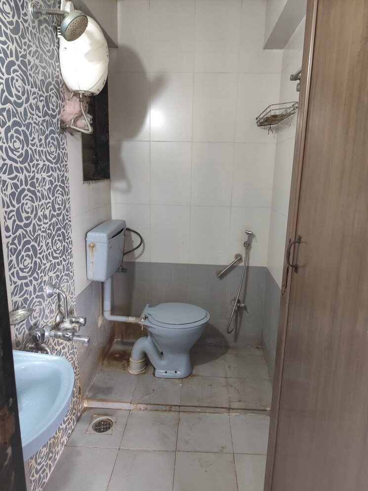 Bathroom, vihang-valley-phase1 1.5 Bedroom 700 Sq.Ft. Apartment In Kasarvadavali Thane 9218213