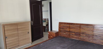 Room in 2.5 BHK Apartment at Amrapali Princely Estate, Sector 76 – for Rent