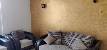 Furnished Amenities in 2.5 BHK Apartment at Amrapali Princely Estate, Sector 76 – for Rent
