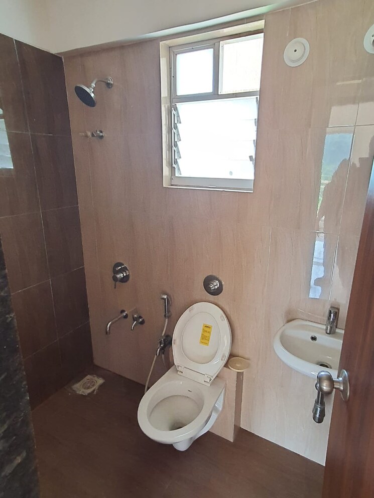 Bathroom, puraniks-tokyo-bay 2 Bedroom 608 Sq.Ft. Apartment In Kasarvadavali Thane 9218231