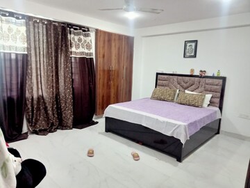Bedroom in 2 BHK Builder Floor at Hong Kong Bazaar, Sector 57 – for Rent