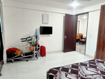 Parking in 2 BHK Builder Floor at Hong Kong Bazaar, Sector 57 – for Rent
