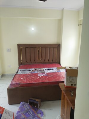 Furnished Amenities in 3 BHK Apartment at Aims Golf City, Sector 75 – for Rent