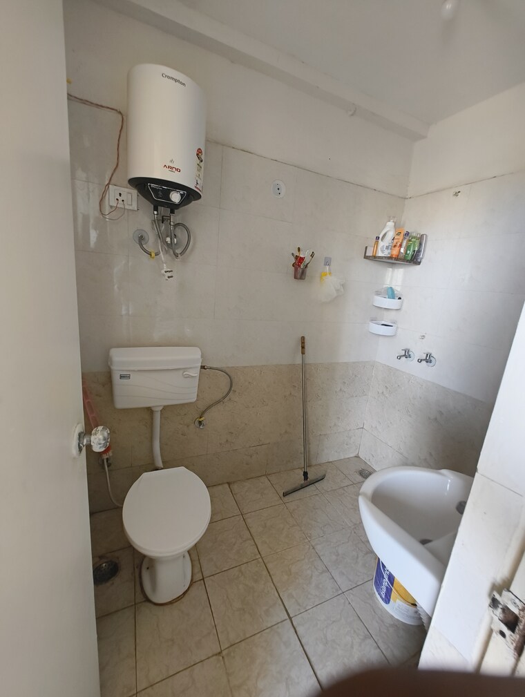 Bathroom, shree-vardhman-green-court 1 Bedroom 432 Sq.Ft. Apartment In Sector 90 Gurgaon 9218304