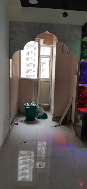 Furnished Amenities in 3 BHK Apartment at Land Craft Golf Links Apartment Phase 2, Pandav Nagar – for Sale