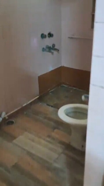 Furnished Amenities in 1.5 BHK Builder Floor at Sector 15a – for Rent
