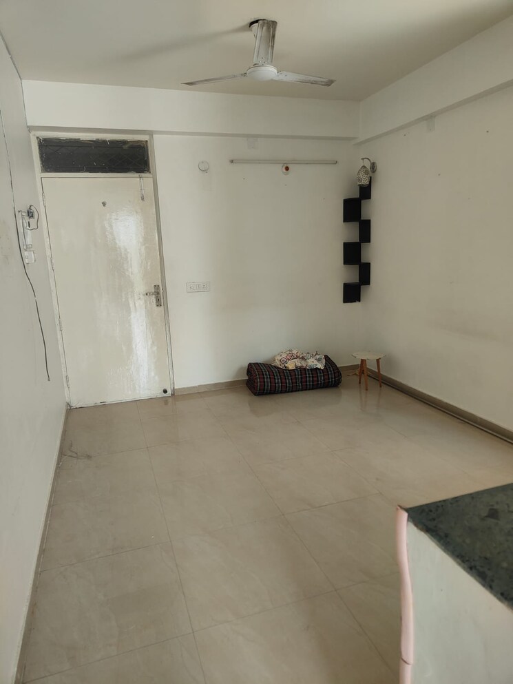 Room, rof-aalayas 1.5 Bedroom 405 Sq.Ft. Apartment In Sector 102 Gurgaon 9218347