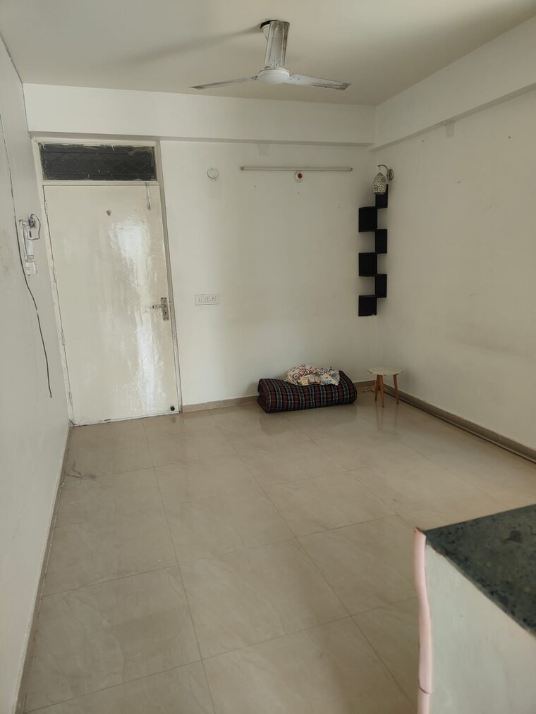 Room, rof-aalayas 1.5 Bedroom 405 Sq.Ft. Apartment In Sector 102 Gurgaon 9218347