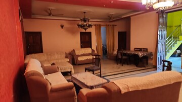 Living Room in 6 BHK Independent House at Sector 45 – for Rent