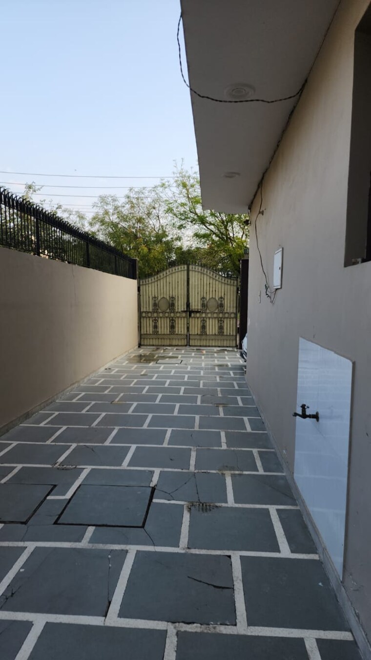 Balcony, sector 45 6 Bedroom 16200 Sq.Ft. Independent House In Sector 45 Faridabad 9218319