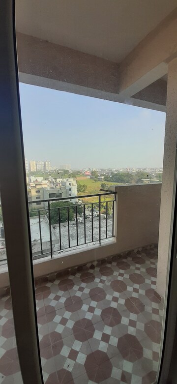 Master Plan in 3 BHK Apartment at Land Craft Golf Links Apartment Phase 2, Pandav Nagar – for Rent