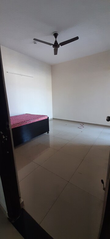 Furnished Amenities in 3 BHK Apartment at Land Craft Golf Links Apartment Phase 2, Pandav Nagar – for Rent