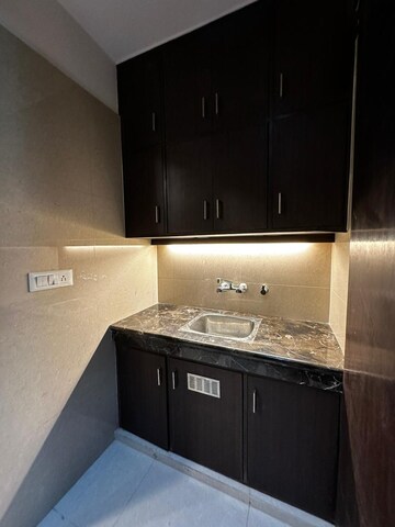 Kitchen in 4 BHK Villa at DLF Royale Residences, Dlf Phase I – for Rent